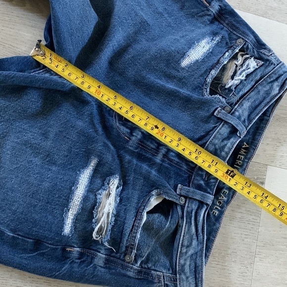 American Eagle High Rise Distressing Mom‎ Jeans Size 6 medium Wash Boho Ripped - Picture 7 of 12